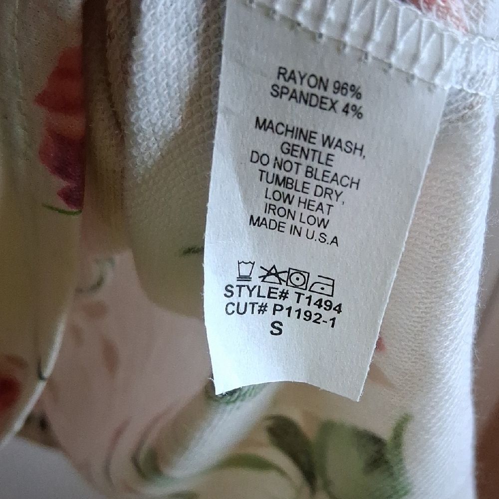 Floral Crisscross Long Sleeve Top in Cream and Pink - Picture 3 of 4